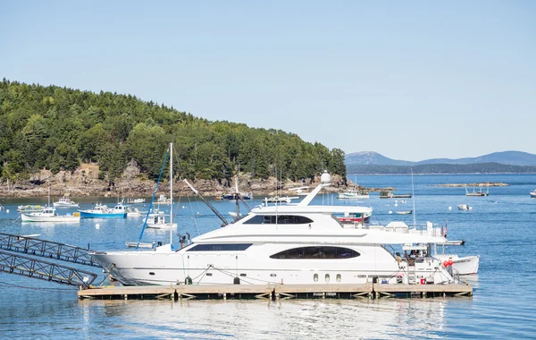 Yate Blanco en Bar Harbor —  Fotos de Stock