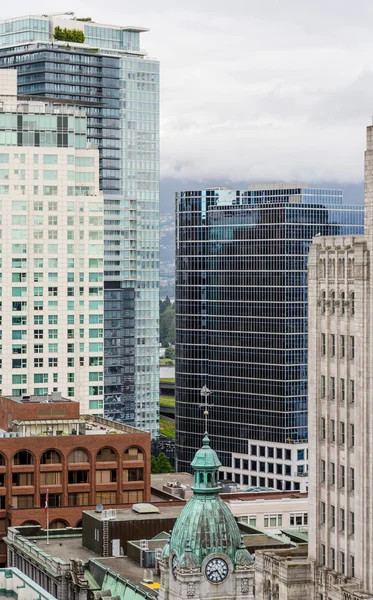 Vecchi e nuovi edifici di Vancouver — Foto Stock
