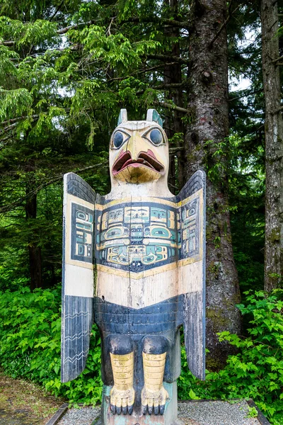 En fågel Totem — Stockfoto