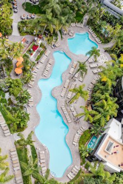 Lagün havuzu yukarıda