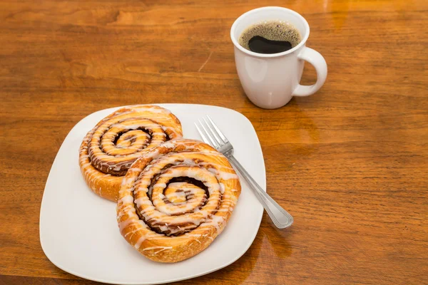Cinnamon Rolls on Plate with Fork and Coffee — Stock Photo, Image