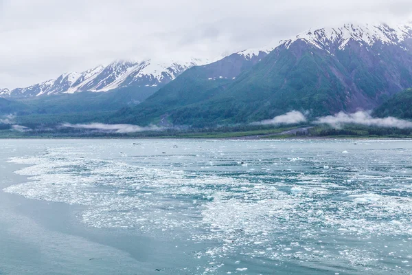 Ghiaccio Floes Montagne passate — Foto Stock