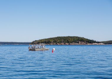 Limanda palamarla rampa yatılı tekne