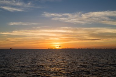 Gemi ile Miami üzerinden günbatımı
