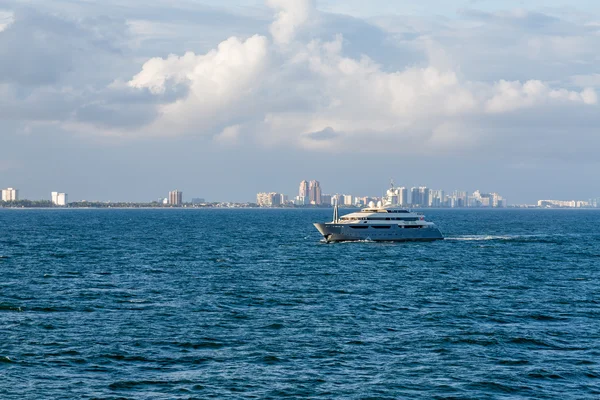 Yacht und Fort Lauderdale — Stockfoto