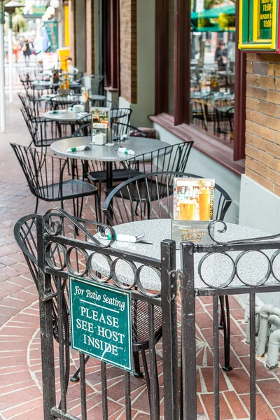 Patio zitplaatsen in Restaurant — Stockfoto