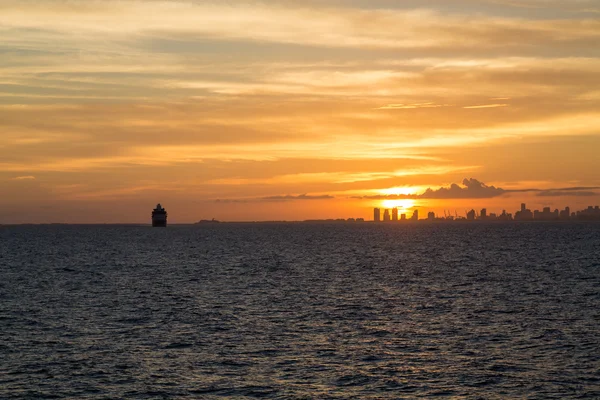 Navios perto de Miami Sunset — Fotografia de Stock