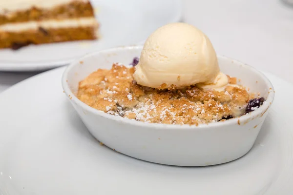 Helado en tarta de arándanos —  Fotos de Stock