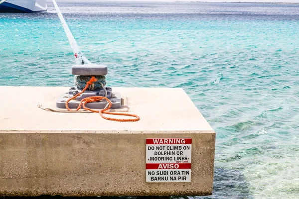 Advertencia sobre la plataforma de amarre — Foto de Stock