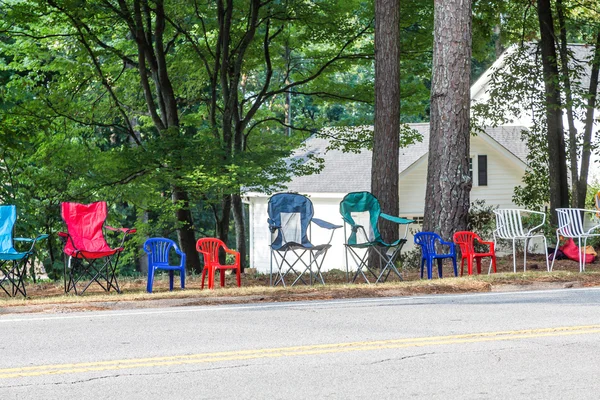 Άδειες καρέκλες στη διαδρομή παρέλαση — Φωτογραφία Αρχείου