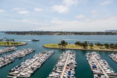 Coronado arka planda ile büyük Marina