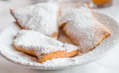 Beignets plaka üzerinde