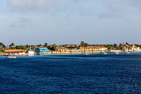 Andamios amarillos en mares azules — Foto de Stock