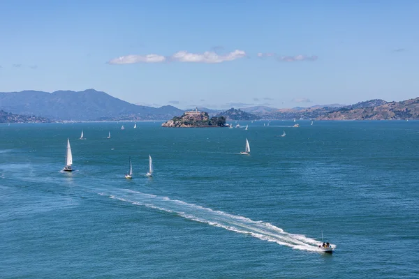 Bateaux autour de Alcatraz — Photo