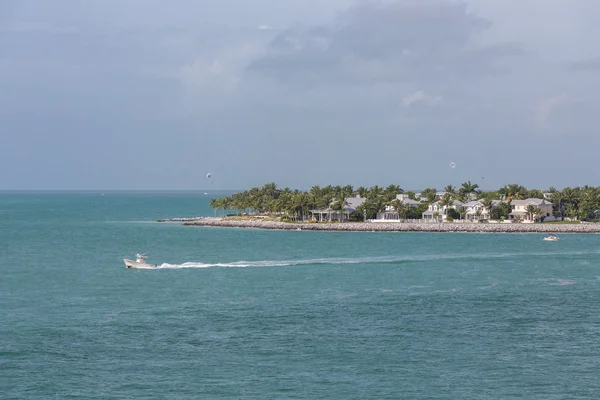 Barcos Past Sunset Key — Fotografia de Stock