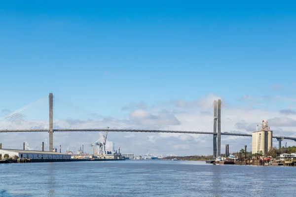 Hangbrug Over de industrie op Savannah rivier — Stockfoto