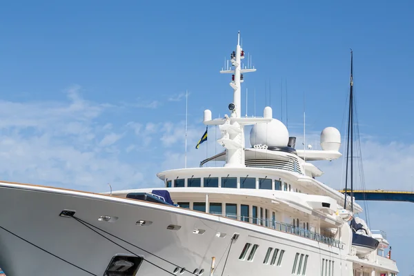 Satellite Equipment on Huge Private Yacht — Stock Photo, Image