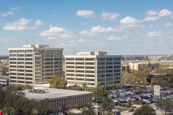 Edificios de oficinas de hormigón cuadrado —  Fotos de Stock