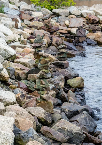 Granitowe skały dla Seawall — Zdjęcie stockowe