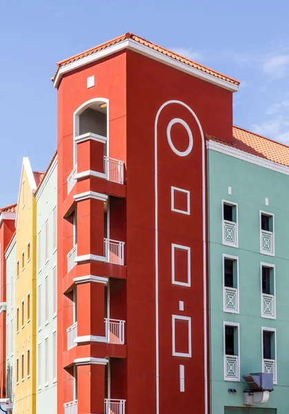 Edificio del Resort Rojo y Verde en Curazao — Foto de Stock