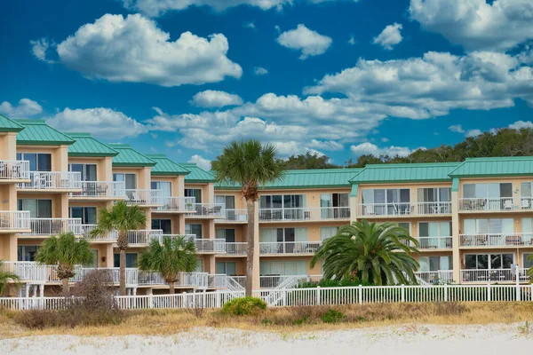 Palm Trees at Coastal Condo — Stock Photo, Image