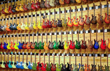 Elektrik Gitarları Duvarı