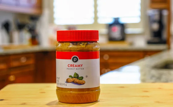 Publix Creamy Peanut Butter — стокове фото