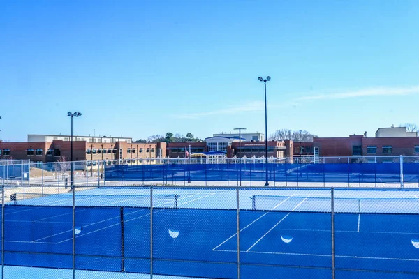 Tennisplätze an der High School — Stockfoto