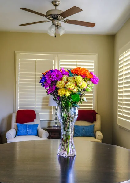 Bouquet in Vase on Table — Stock Photo, Image