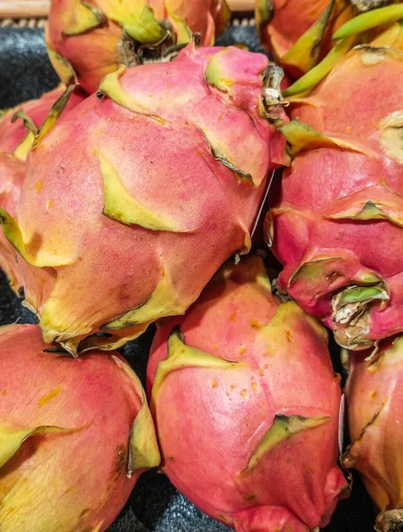 Drakfrukt på marknaden — Stockfoto