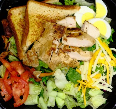 Tavuklu Cobb Salatası