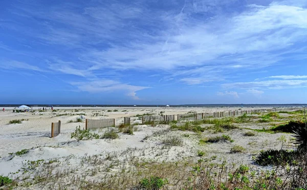 Prawie pusta plaża. — Zdjęcie stockowe