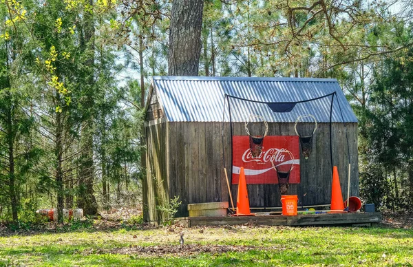 Régi pajta Coca Cola felirattal — Stock Fotó