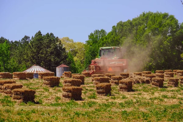 Farm Machinery Harvesting Hay — ストック写真