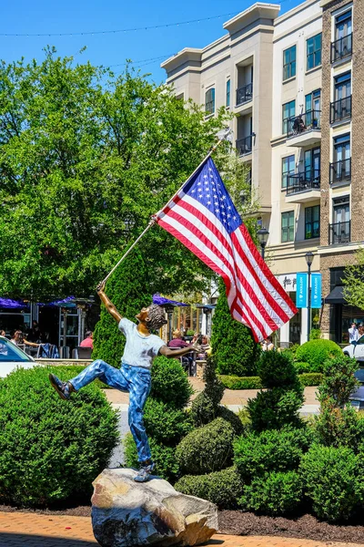 Estátua de Menino com Bandeira em Avalon — Fotografia de Stock