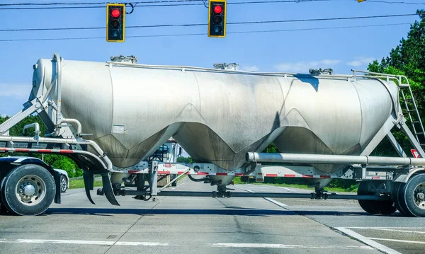 Camión cisterna líquido —  Fotos de Stock