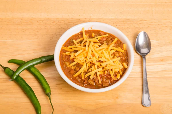 Cayenne peppar av skål med chili — Stockfoto