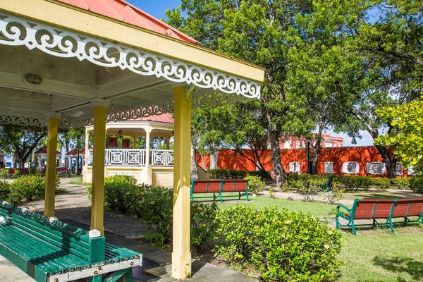 Park Benches and Gazebo in Public Park — Stock Photo, Image