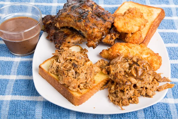 Barbecue Plate with Bread and Sauce — Stock Photo, Image