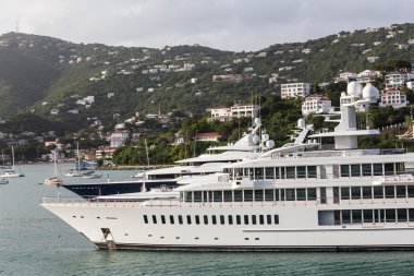 st thomas limanda çizgi Lüks Yatlar