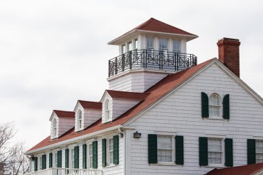 dormers ve dul bir yürüyüş ile sahil evi