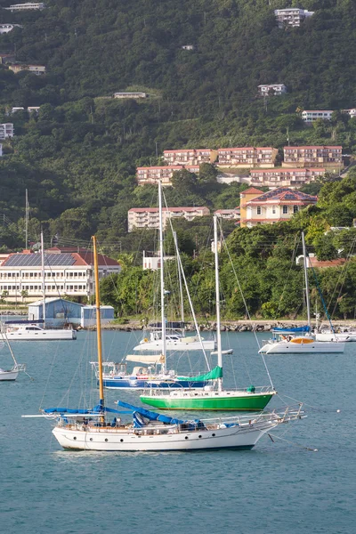 Luxussegelboote in der Bucht von St. Thomas — Stockfoto