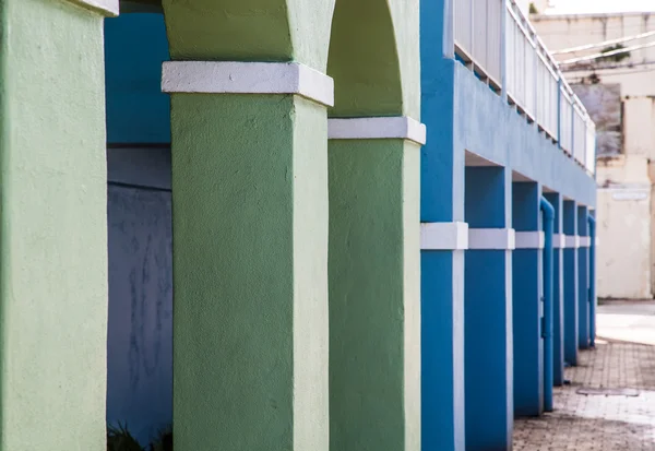 Green Blue and White Columns Into Distance — Stock Photo, Image