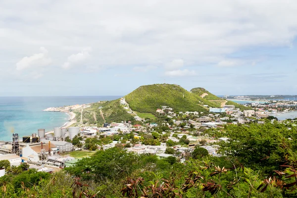 Costa de St Martin e Fábrica de Açúcar — Fotografia de Stock