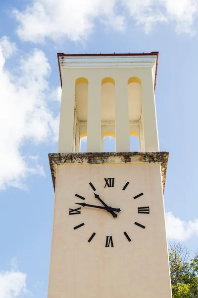 Tour de l'horloge Stucco jaune — Photo