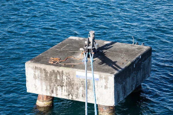 Blue and Orange Ropes on Concrete Mooring — Stock Photo, Image