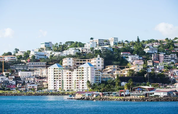 Pastel Hotel aan de kust van Martinique — Stockfoto