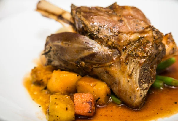 Stinco di agnello e patate — Foto Stock