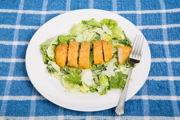 Costeleta de frango assado na salada Caesar — Fotografia de Stock