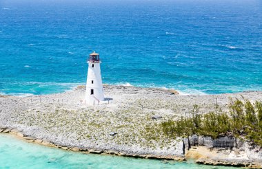Kayalık plaj beyaz deniz feneri
